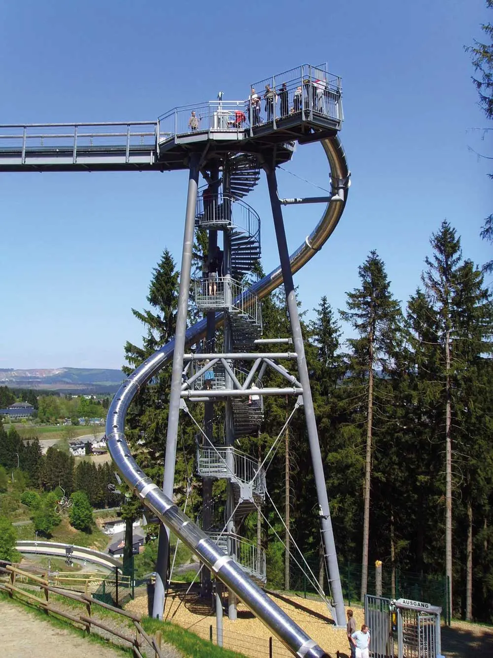Die 60 Meter lange Rutsche am Ende der Panorama Erlebnis Brücke ist ein echtes Highlight.
