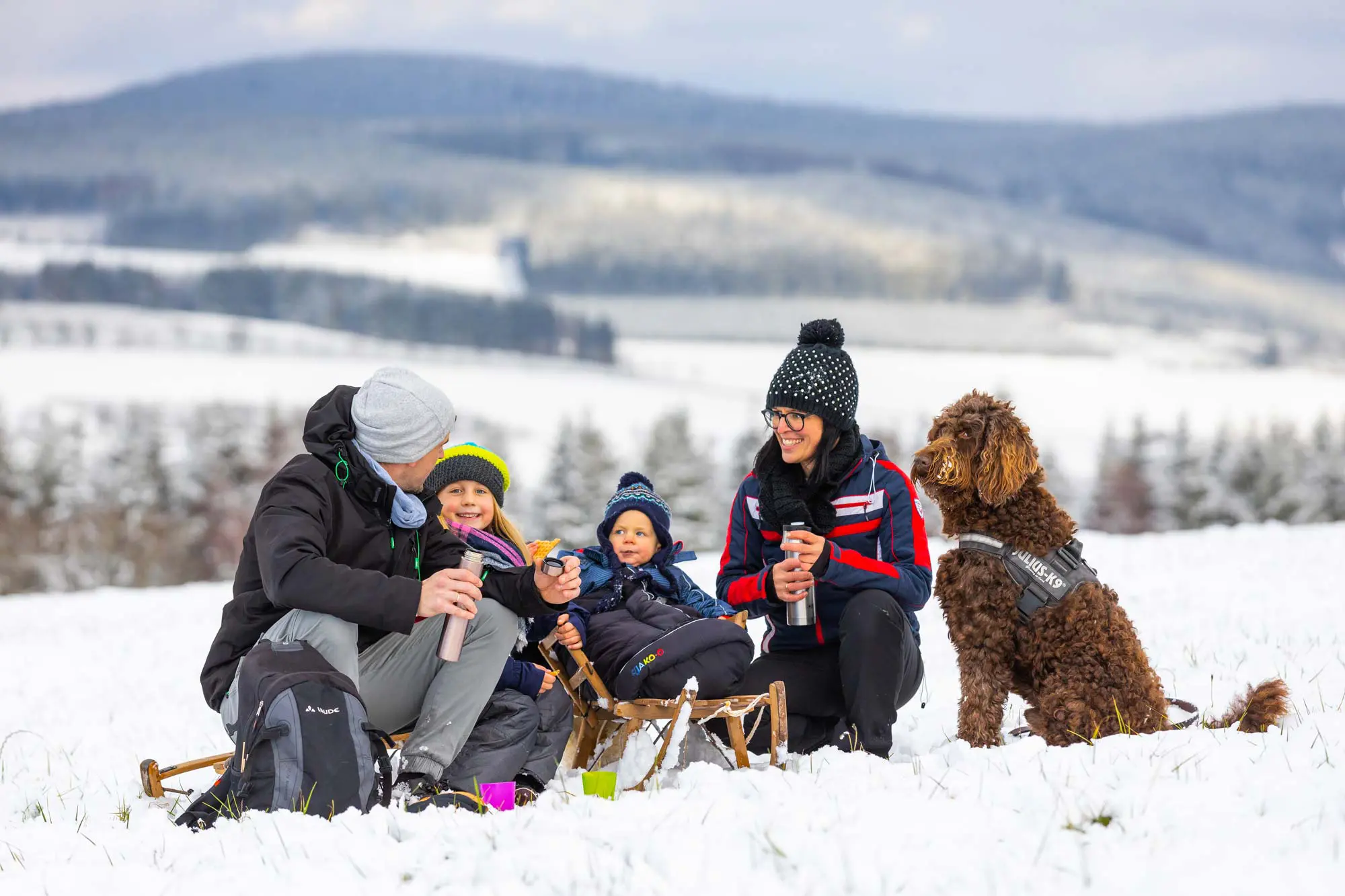 Wintersportparadies Sauerland 1 Kleine Auszeit mit einer phänomenalen Aussicht. Kaum ein Ort im Sauerland liegt höher als die Niedersfelder Hochheide!