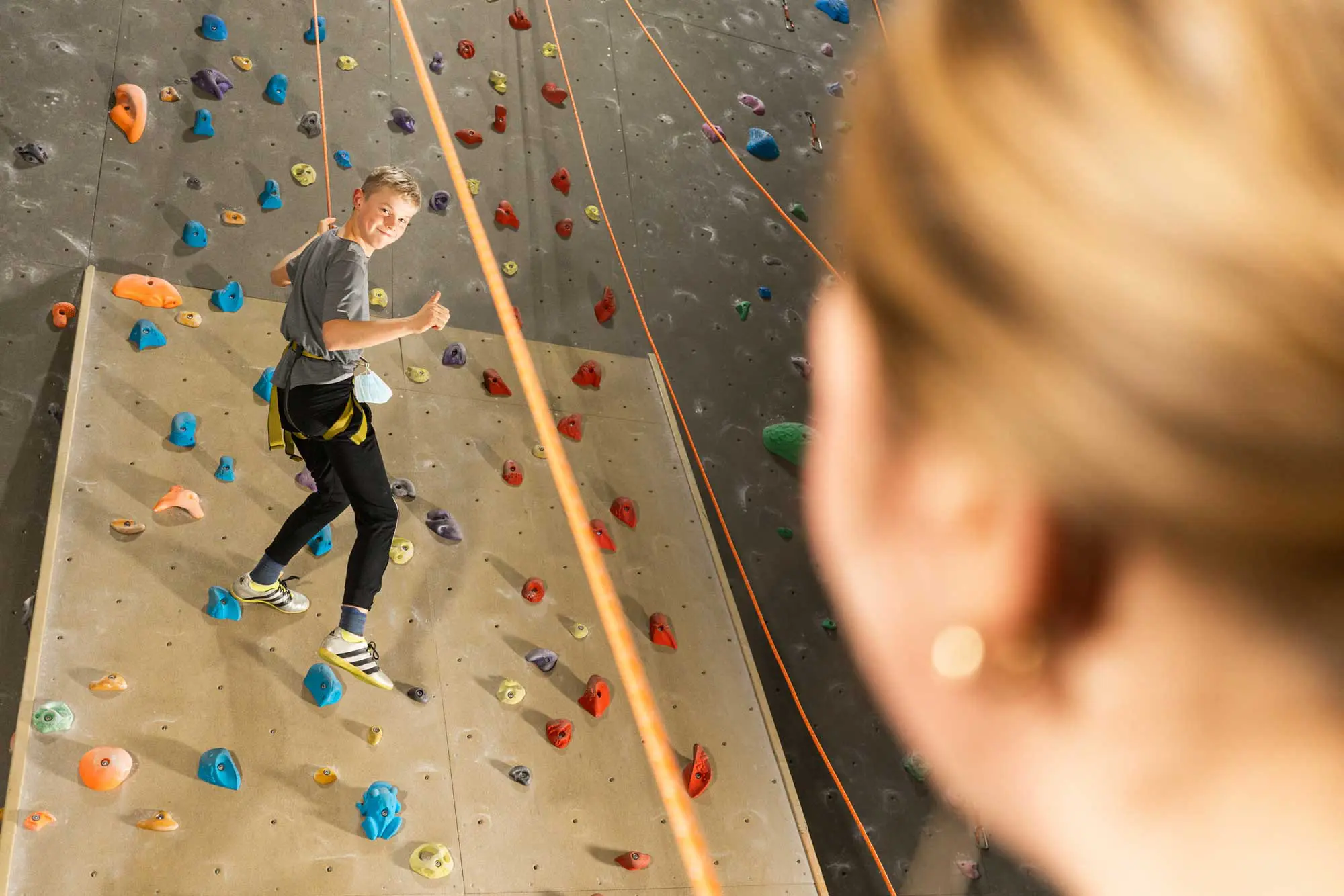 Festhalten und loslassen – in der Kletterhalle Willingen 1 Kletterhalle in Willingen