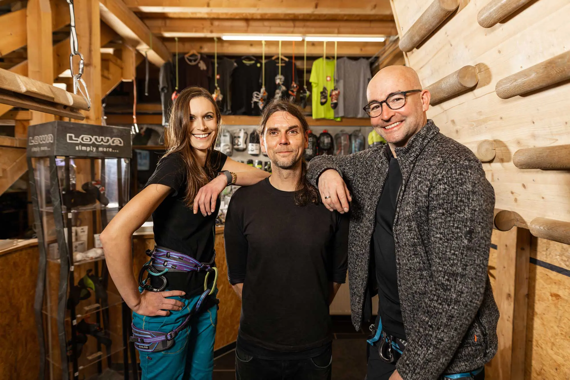 Festhalten und loslassen – in der Kletterhalle Willingen 3 Nadine Köster, Frank Göbel und Hendrik Ahrens kümmern sich an sechs Tagen die Woche um ihre Kunden in der Kletterhalle Willingen.