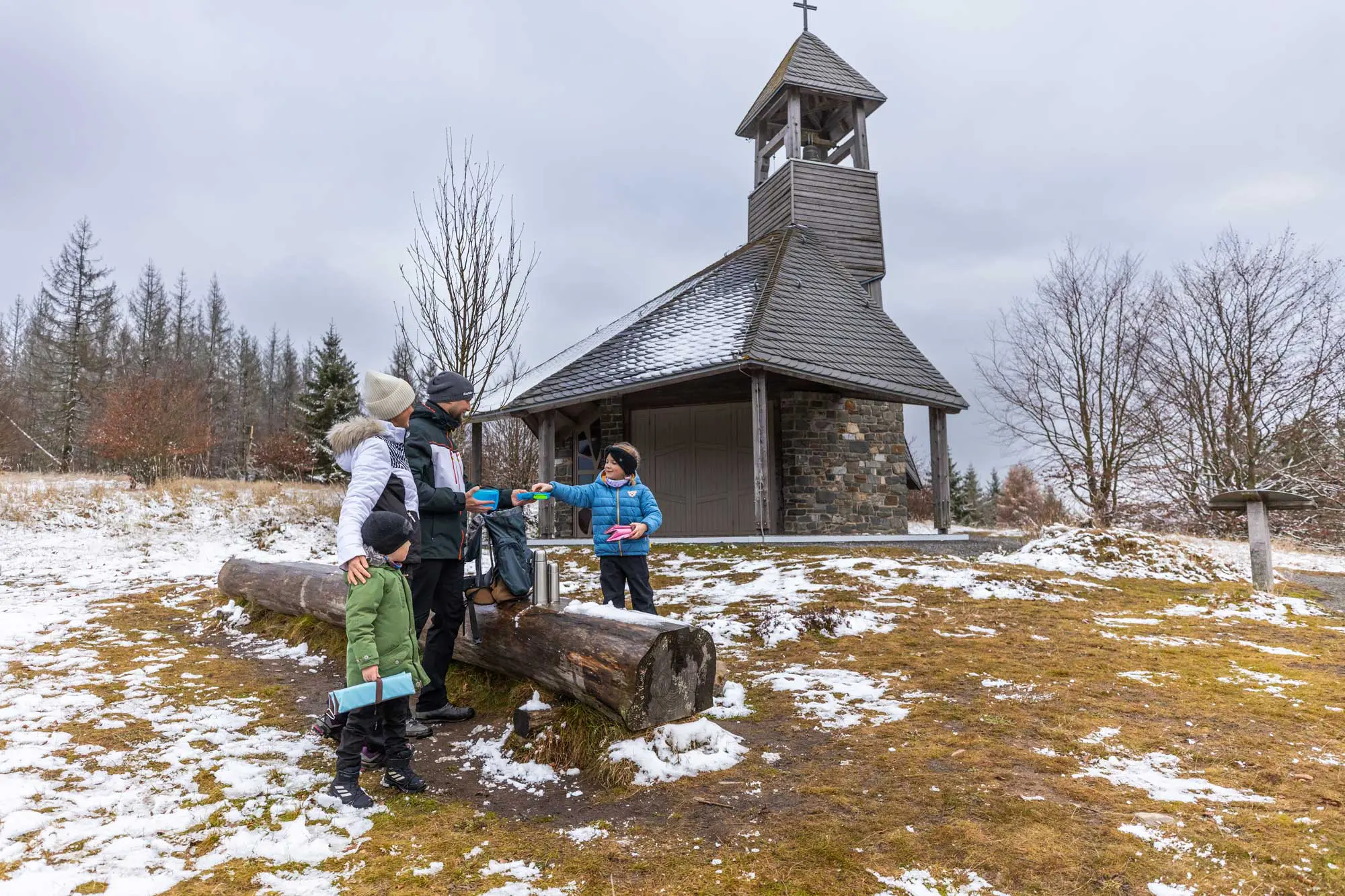 Erzählstunde im Wald – KellerwaldUhr & Quernstweg 1 KellerwaldUhr, Quernst Kapelle & Quernstweg