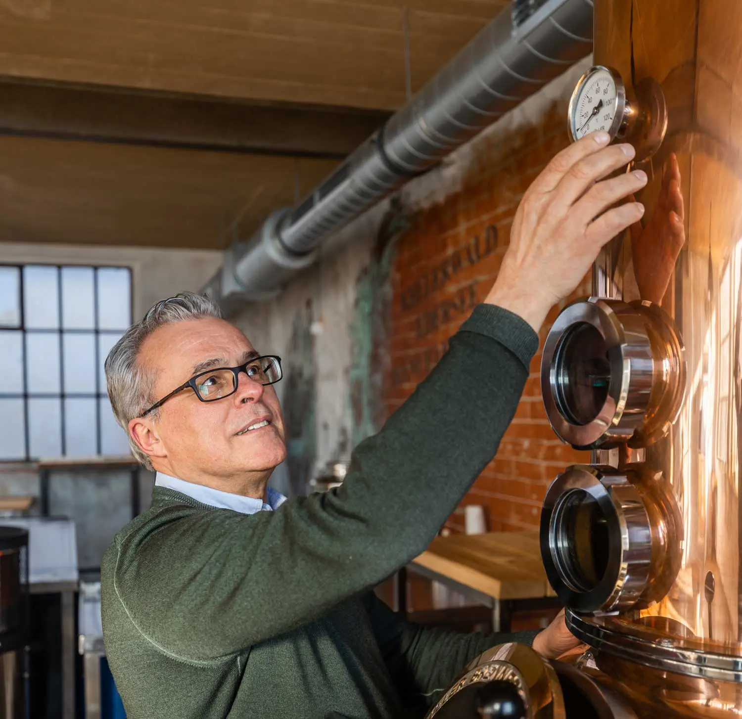 Rückbesinnung auf altes Handwerk - In der Werkstatt Destillerie in Waldeck werden seit Mitte 2020 verschiedene Gin-Sorten gebrannt und Gin-Tastings angeboten. 