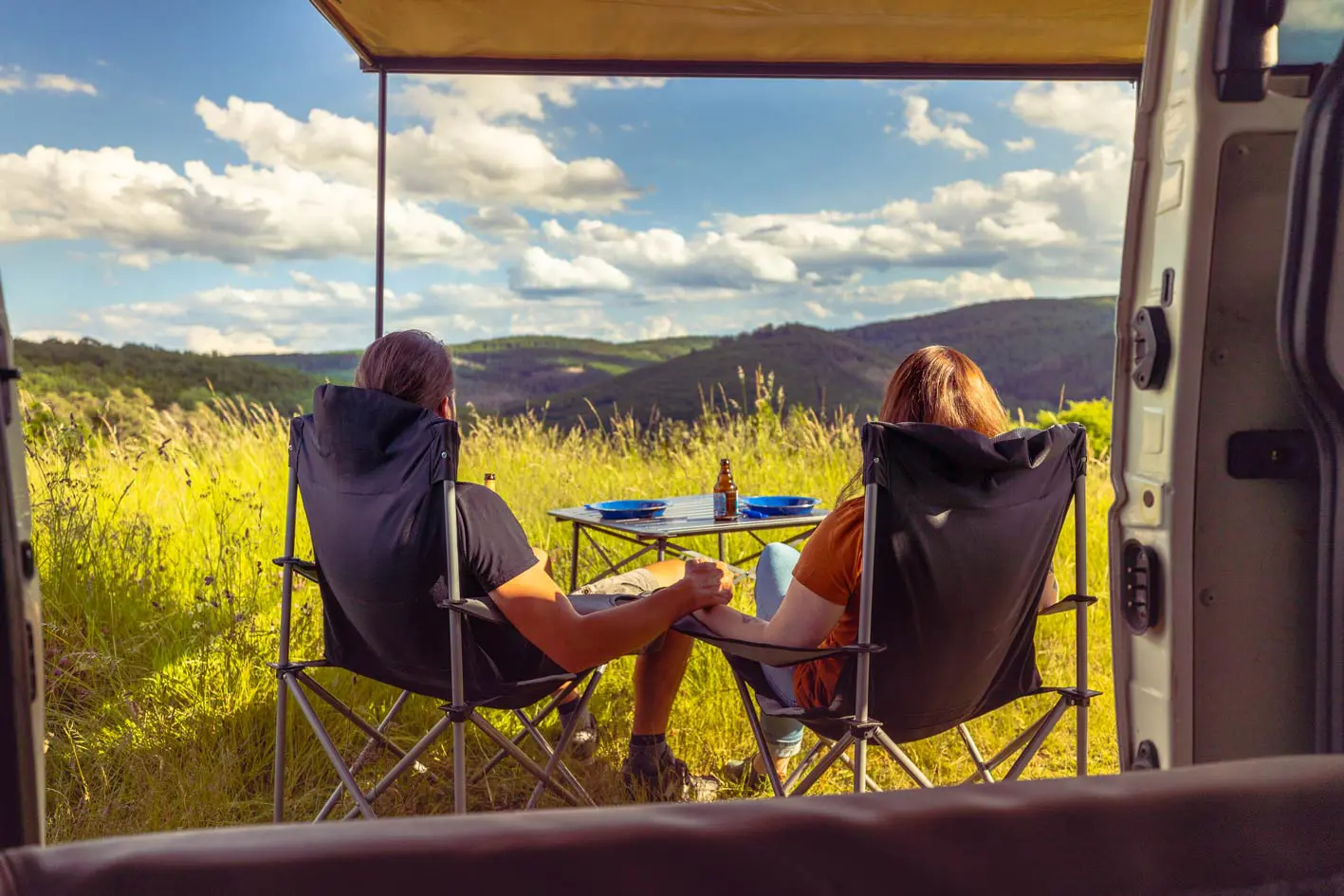 Camping – ich fahr mit dir, wohin du willst 2 Julia und Andreas genießen ihre Aussicht am Van – Edlake 2022