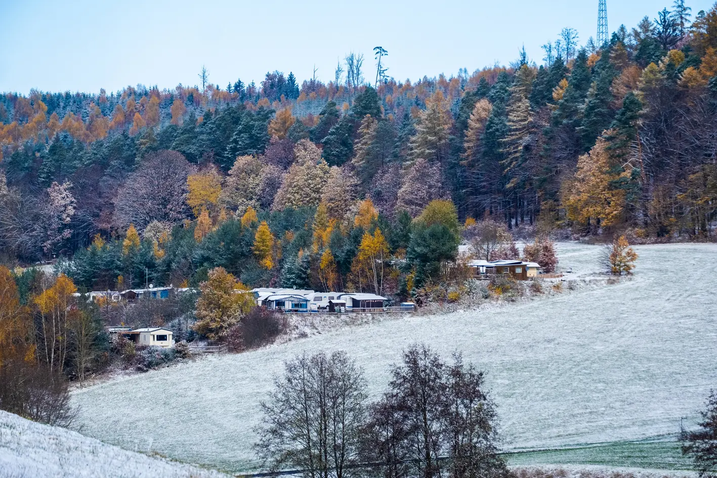 Der Knüllwald – so fabelhaft schön! 3 Ausblick auf den Campingplatz Burg Wallenstein