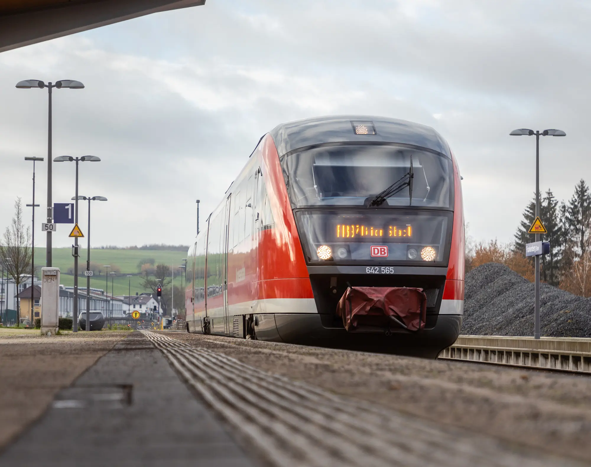 Ich fuhr, sah und staunte – Marburg-Brilon 1 Deutsche Bahn Zug am Bahnhof
