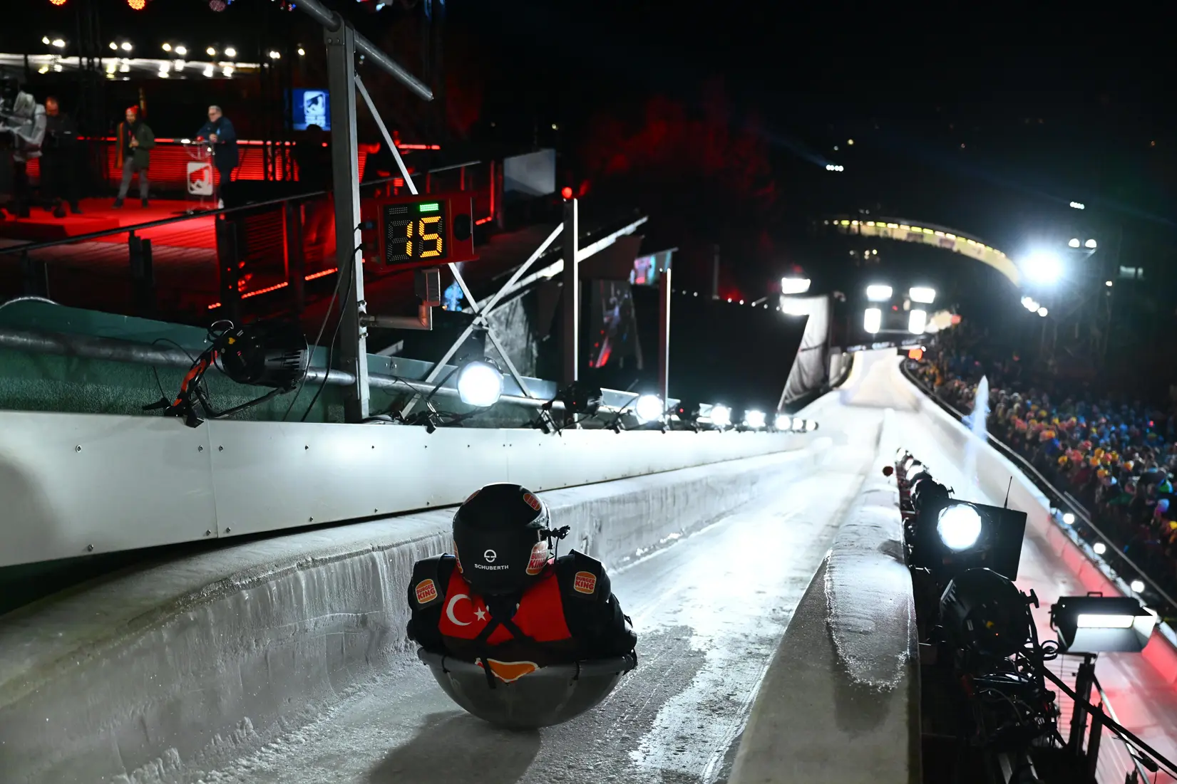 Jolina Mennen am Start ihrer Strecke in ihrem Wok