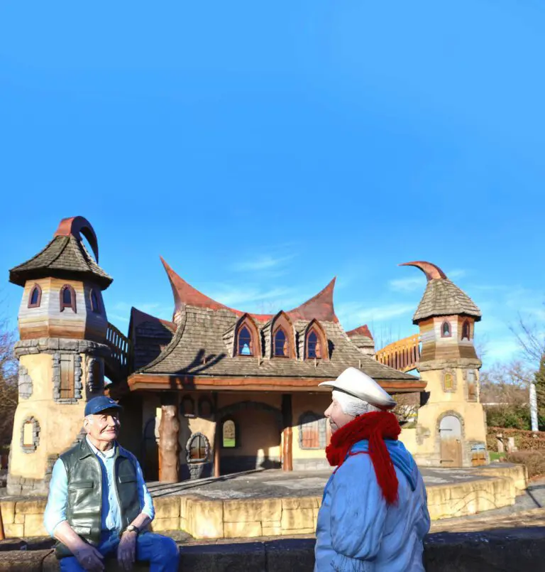 Blick auf Statuen in Gudensberg