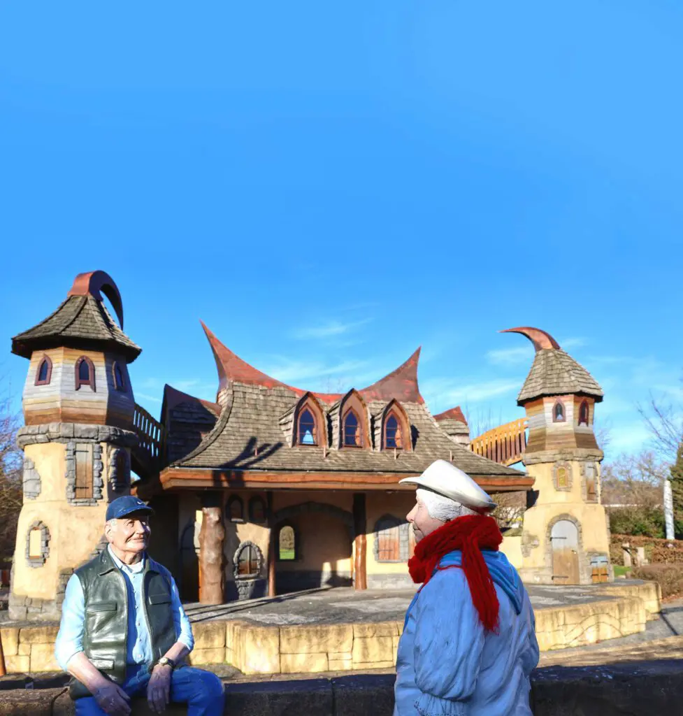 Blick auf Statuen in Gudensberg