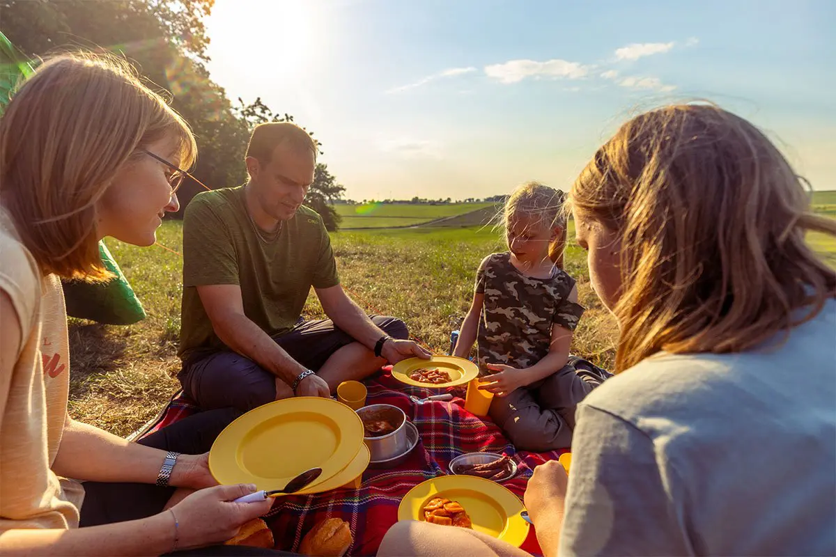 Schön, wieder hier zu sein – die "Waldeckische Schweiz" 1 An der frischen Luft schmeckt es immer besonders gut – Legal wild Zelten, und das mit einer atemberaubenden Aussicht in der "Waldeckische Schweiz".