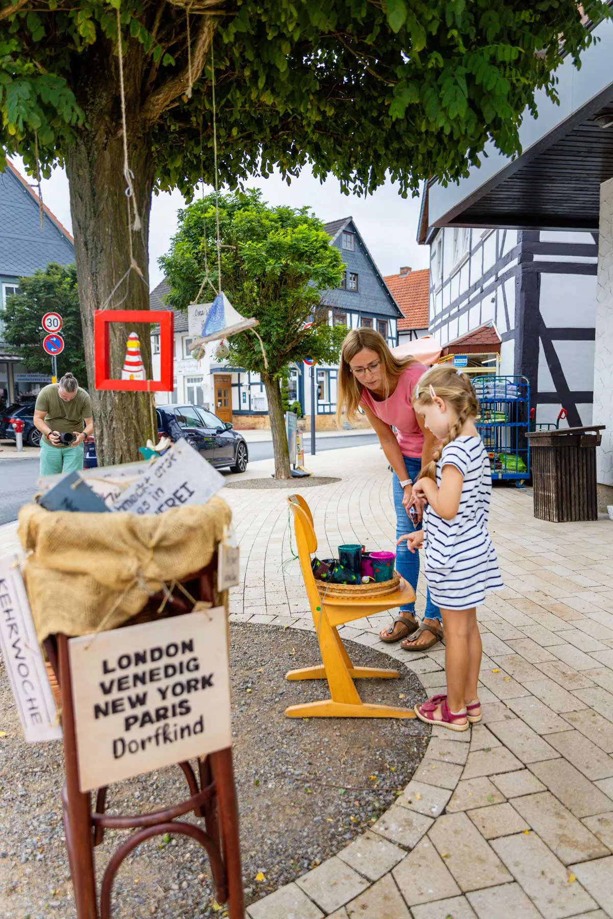 Waldeck – SAGENhaft schön, das reizvolle Städtchen am Edersee 4 Mutter und Tochter in Waldeck
