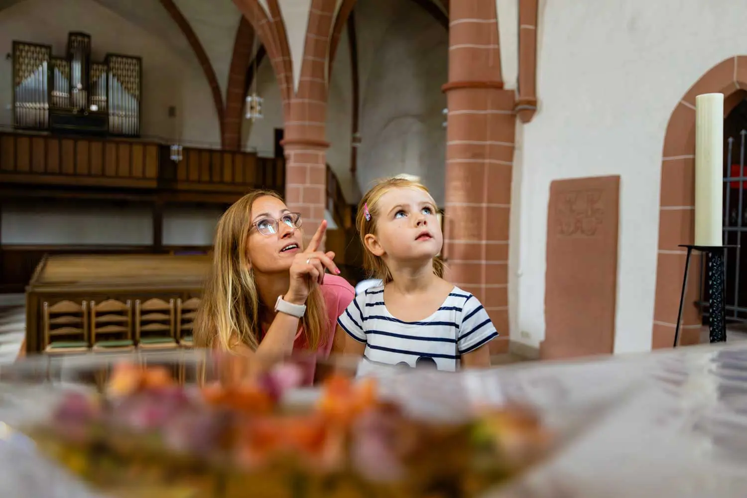 Das wohl markanteste Bauwerk neben dem Schloss Waldeck ist wohl ohne Zweifel die ev. Kirche auf dem Marktplatz. Ein stattliches Gebäude, welches seinen Ursprung im 13. Jahrhundert hatte. Das Kirchenschiff wurde allerdings erst 300 Jahre später, also im 16. Jahrhundert ausgebaut. Das wohl markanteste Bauwerk neben dem Schloss Waldeck ist wohl ohne Zweifel die ev. Kirche auf dem Marktplatz. Ein stattliches Gebäude, welches seinen Ursprung im 13. Jahrhundert hatte. Das Kirchenschiff wurde allerdings erst 300 Jahre später, also im 16. Jahrhundert ausgebaut.