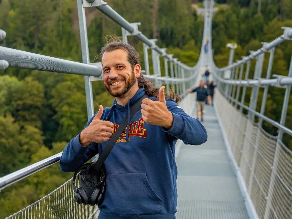 Der Skywalk Willingen ist mit 665 Metern die längste Fußgängerhängebrücke Deutschlands und die zweitlängste Fußgängerhängebrücke der Welt.