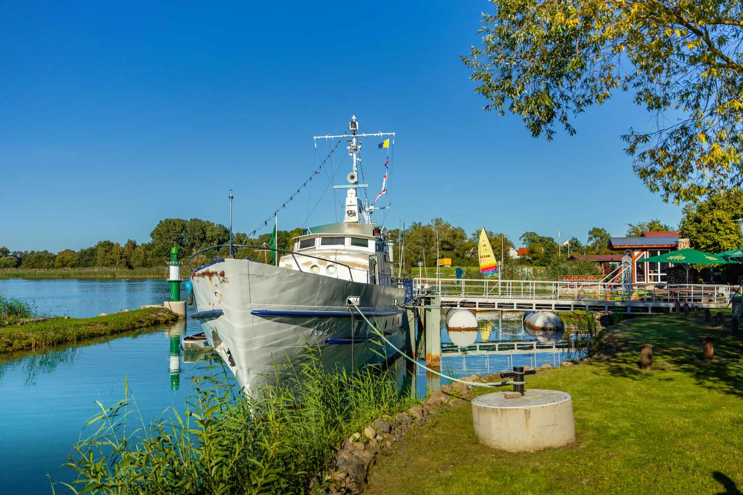 Küstenwachboot der Marinekameradschaft am Singliser See
