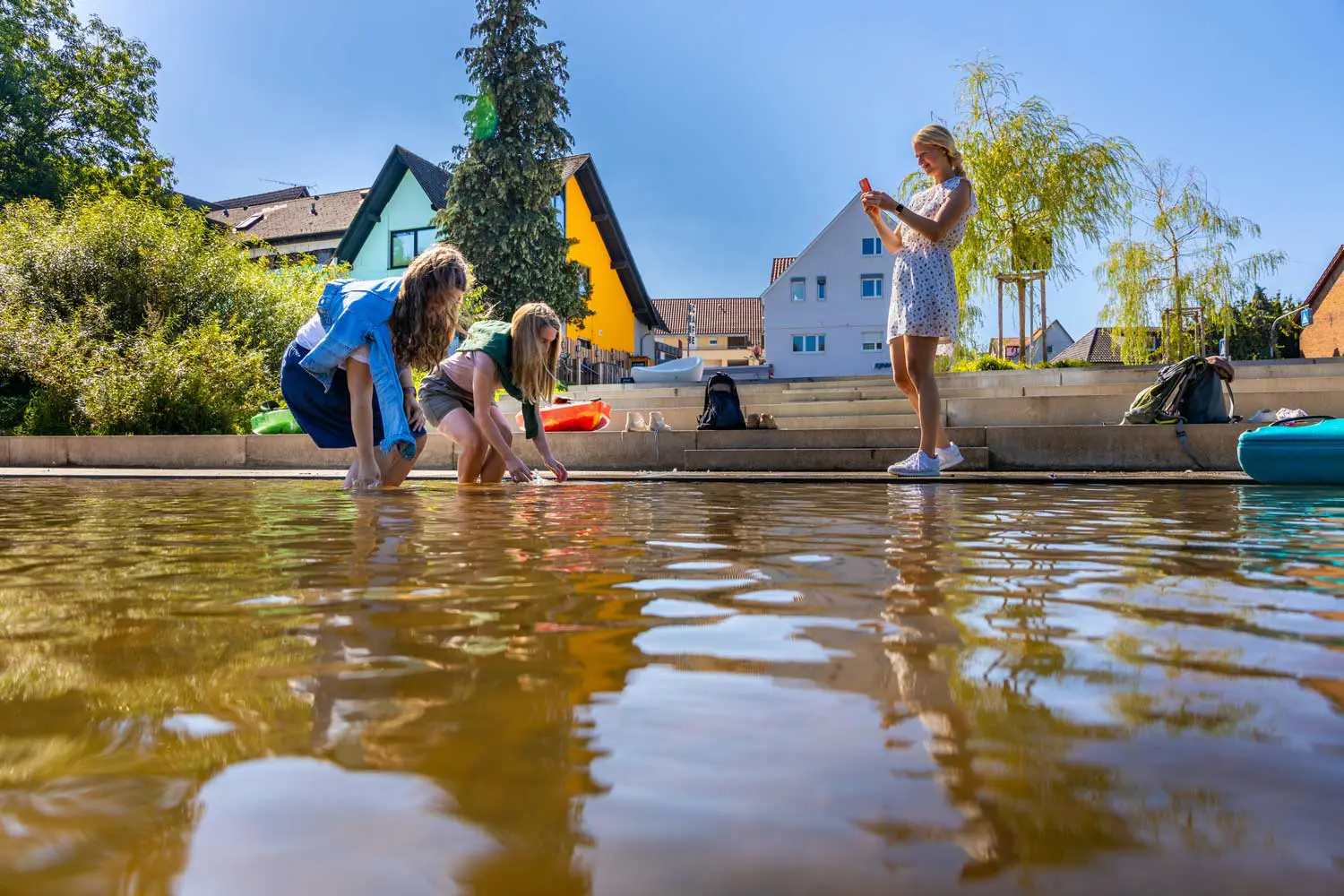 Drei Mädels in der Natur in der Bartenwetzerstadt