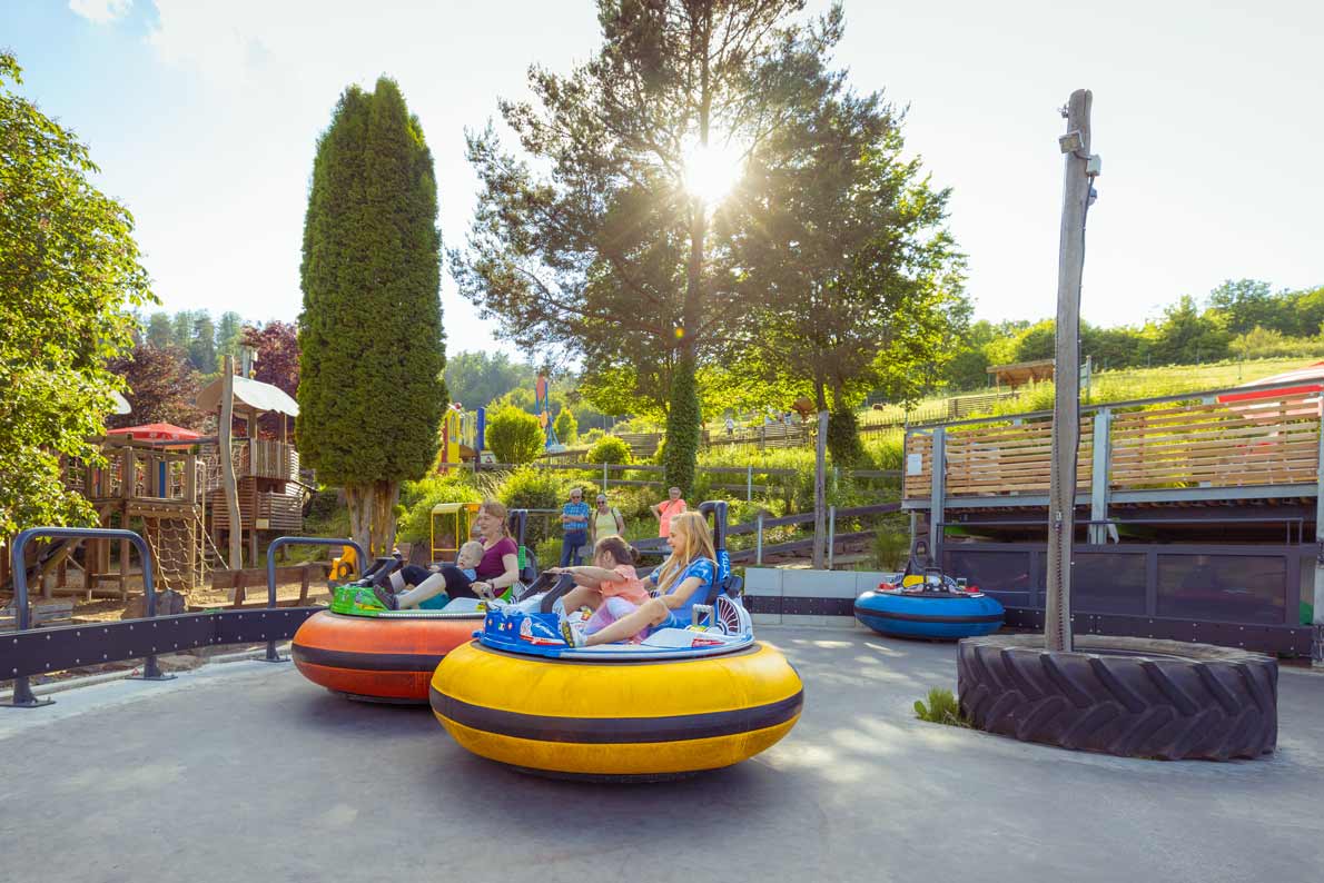 Rodeln im Sommer - Sommerrodelbahn Edersee 1 Ein ausgewogenes Programm sorgt für Spiel und Spaß in jedem Alter. Niemand kommt zu kurz. Ob Angsthase oder mutiger Kämpfer, in diesem Freizeitpark findest du deinen Meister, garantiert.